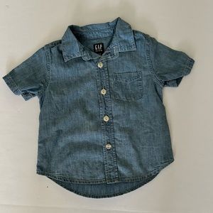 Gap Baby Boy button up shirt size 18-24 Used